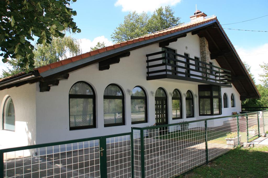 Apartment Licka Vodenica Josipdol Cameră foto